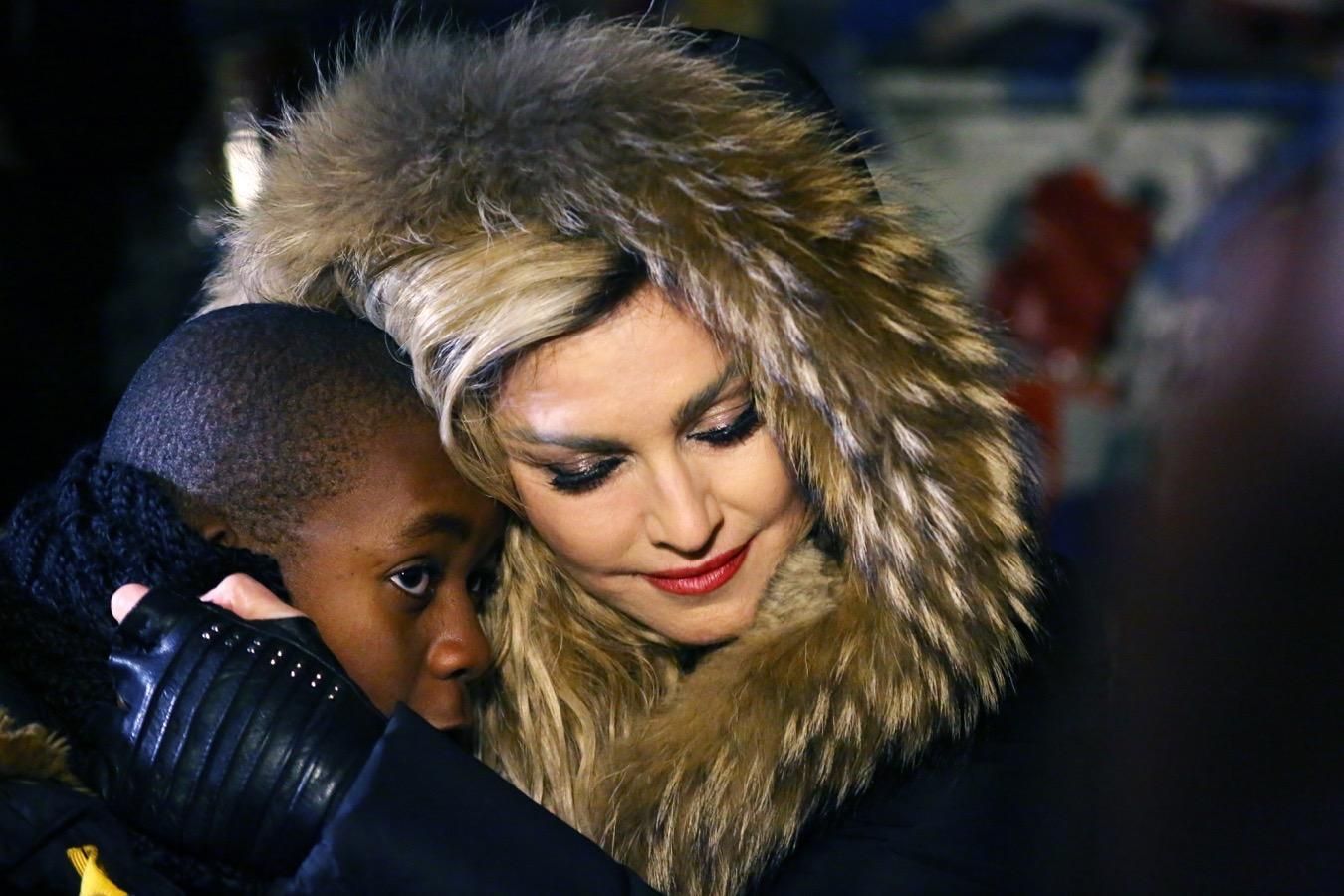Madonna adopatará a dos niños de Malawi