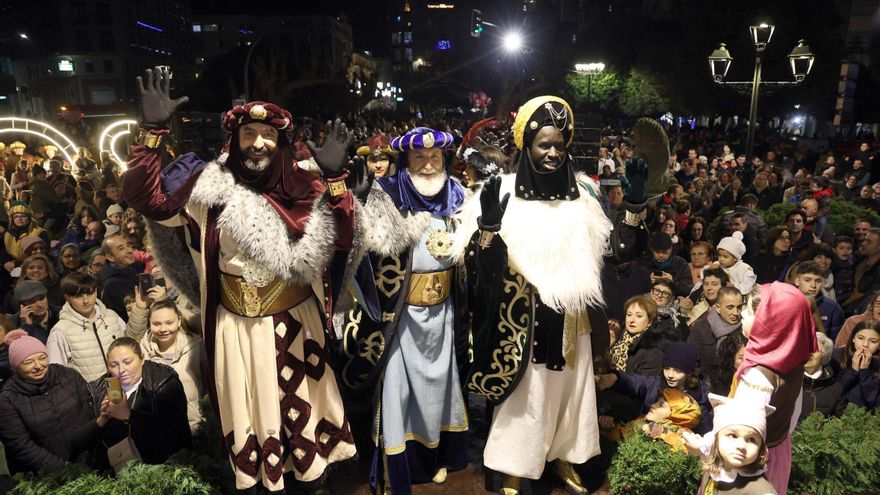 El mal tiempo obliga a modificar los planes para dar la bienvenida a los Reyes Magos en todo O Salnés
