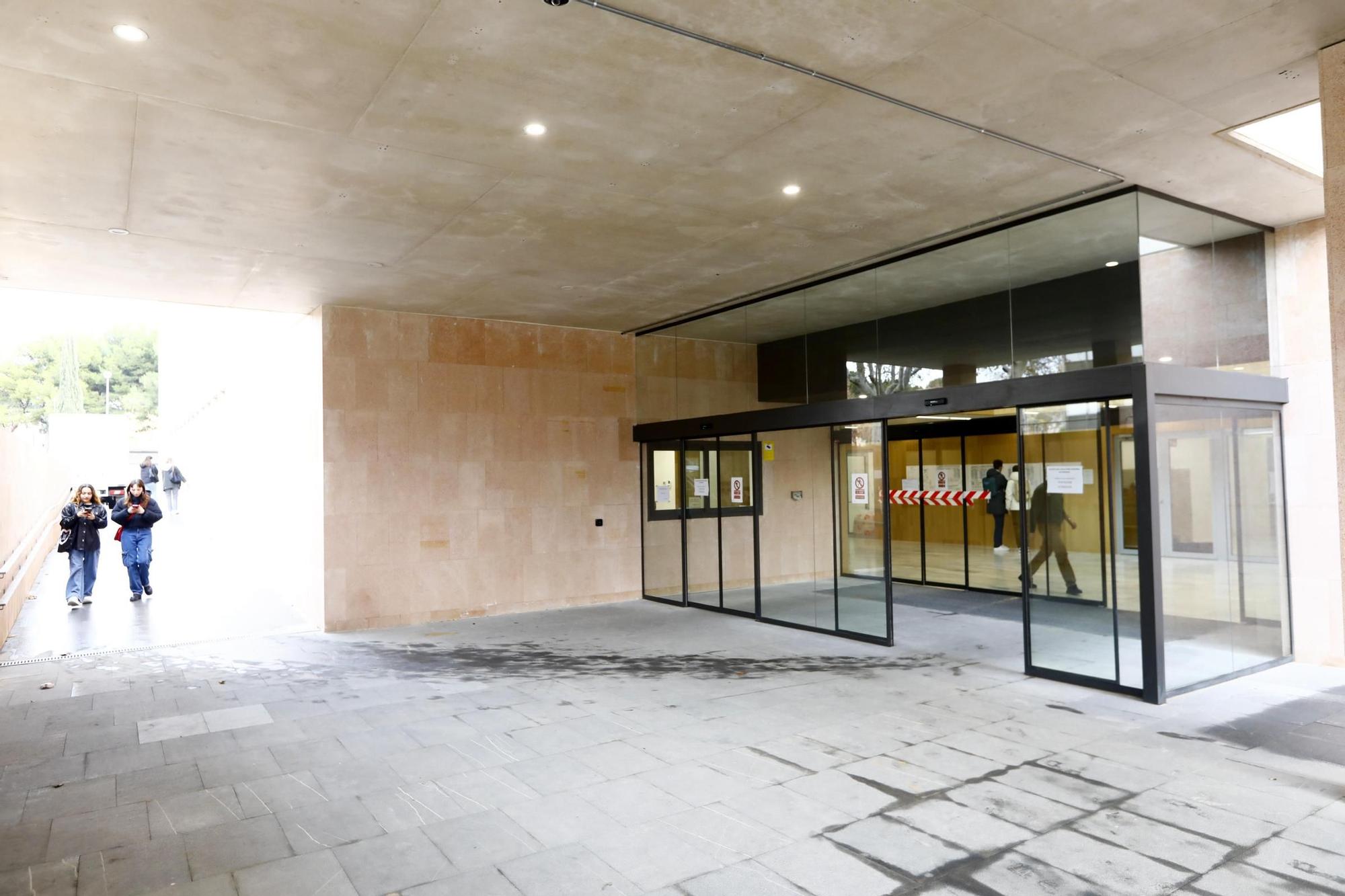 En imágenes | Cuenta atrás para la apertura de la nueva Facultad de Filosofía y Letras de la Universidad de Zaragoza