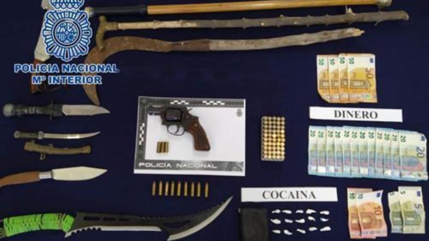 Detenidos tres miembros de un clan familiar acusados de tráfico de drogas y tenencia ilícita de armas