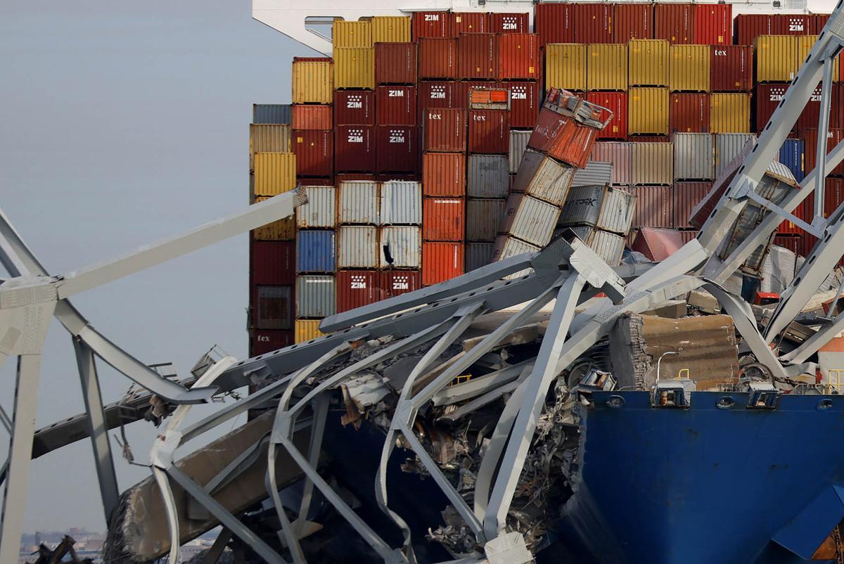 Un barco carguero  impacta contra el puente Francis Scott Key en Baltimore