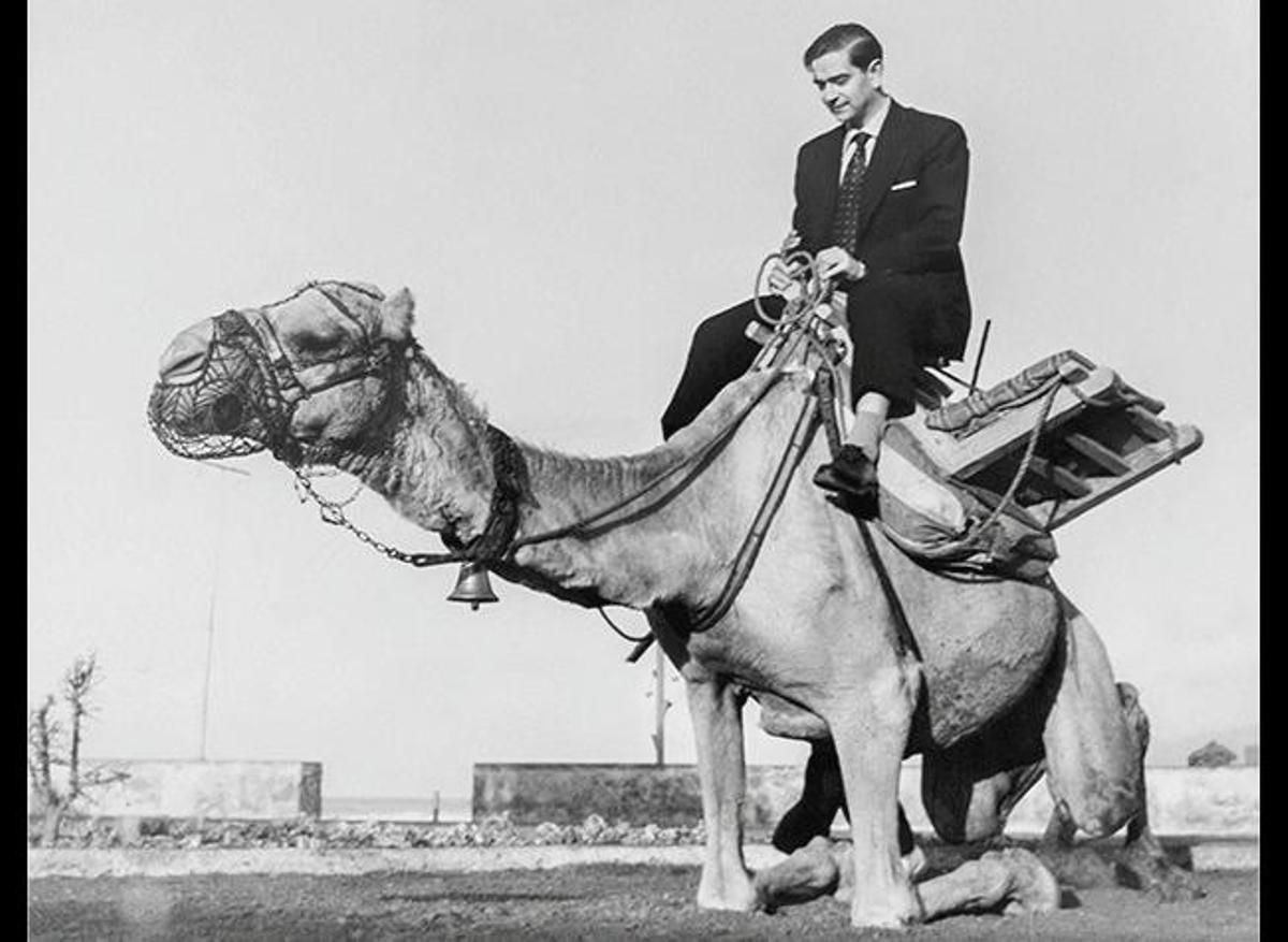 Una curiosa imagen del escritor Ignacio Aldecoa.