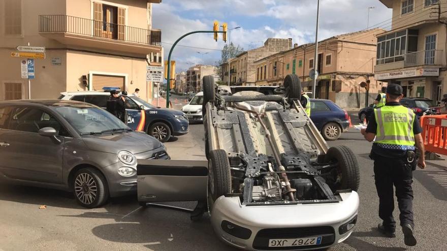 Unos de los accidentes ocasionados durante la falta de semáforos