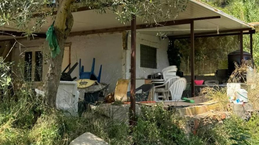 Descobert un taller il·legal ocult en una finca ocupada a Martorell