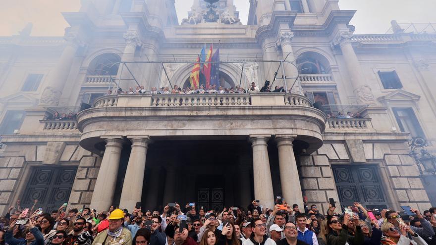 Los operadores de telefonía refuerzan su servicio para evitar caídas en Fallas