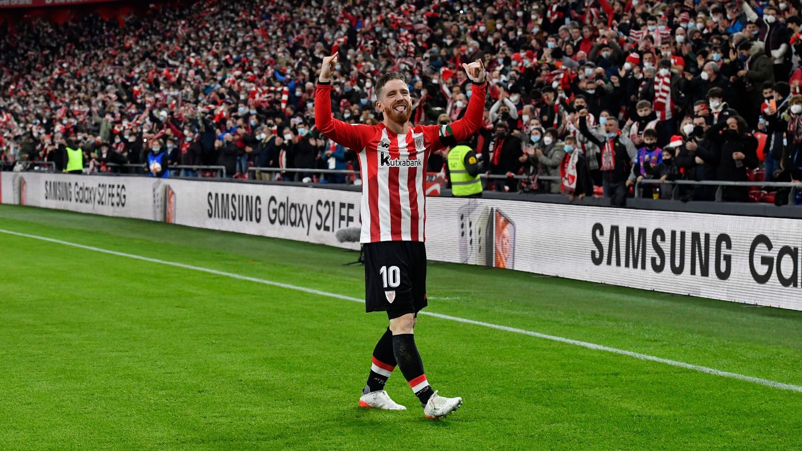 Muniain celebra uno de sus goles ante el Barça