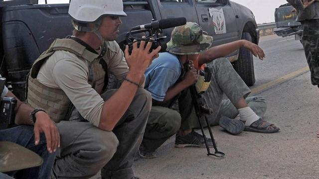 James Foley, izquierda, en Libia en septiembre del 2011.