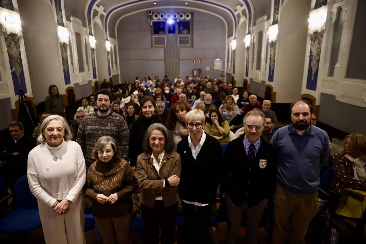 Los directivos de la Asociación Belenista, antes del inicio del acto.