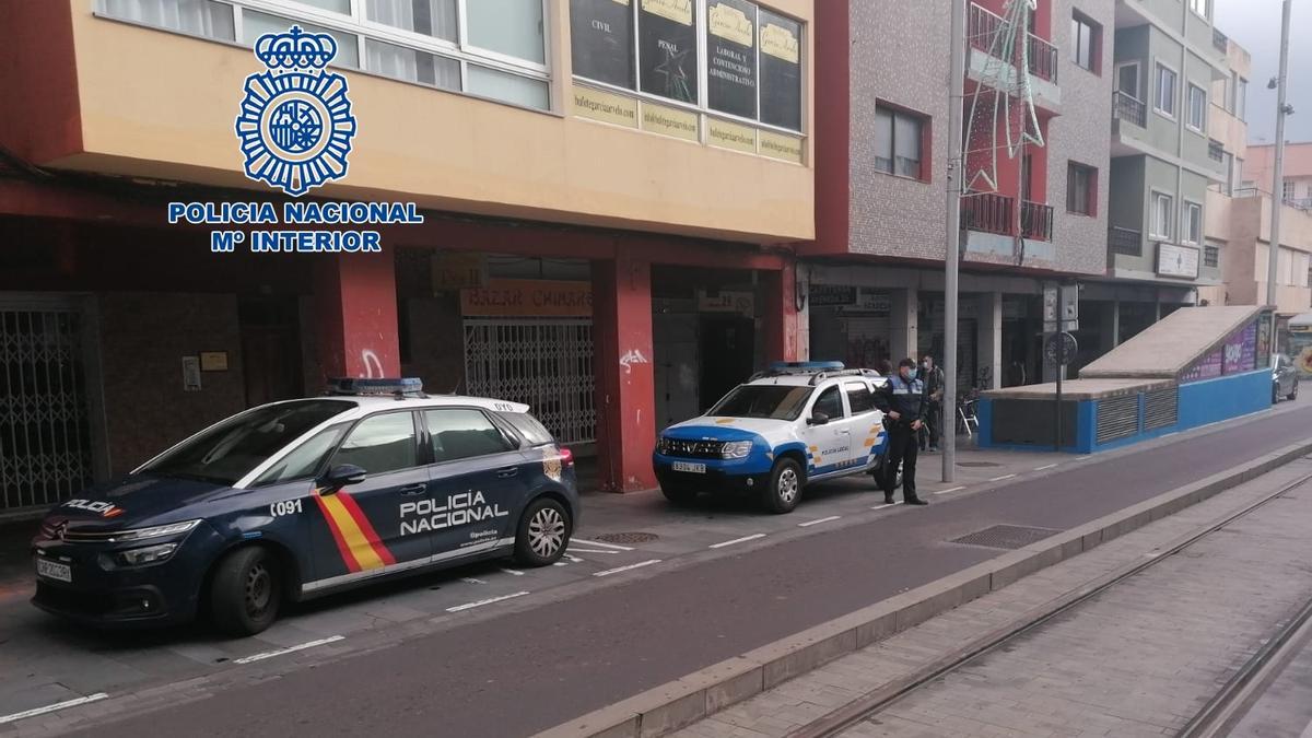 Control de la Policía Nacional en La Laguna.