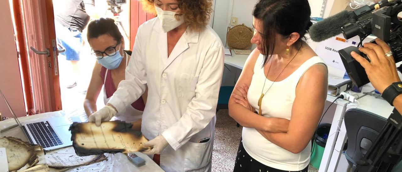 Formentera recupera mil expedientes de obra afectados por un incendio en 1999