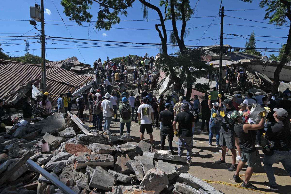 Colombia busca a supervivientes del terremoto