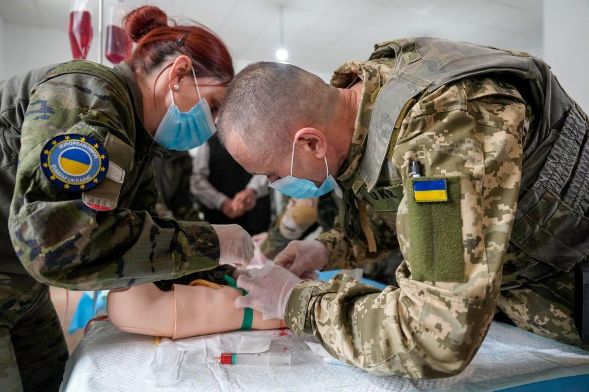 El Ejército de Tierra entrena a militares ucranianos en la Academia de Infantería de Toledo