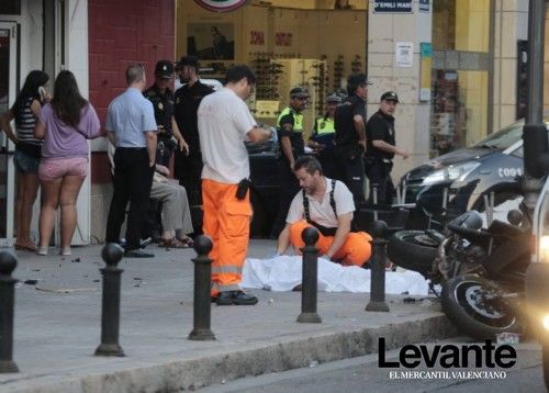 Una fallecida y 16 heridos al estrellarse una moto contra una terraza en Benicalap