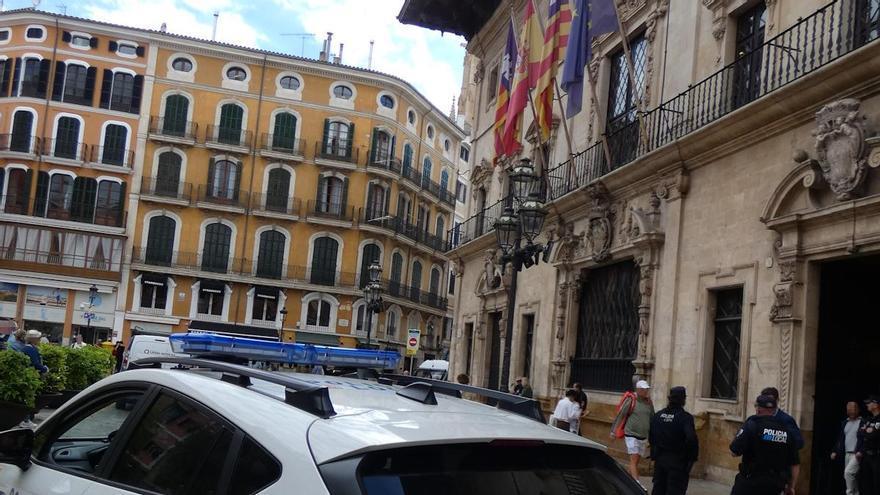 La Policía Local de Palma localiza a una mujer que había perdido una bolsa con 2.800 euros