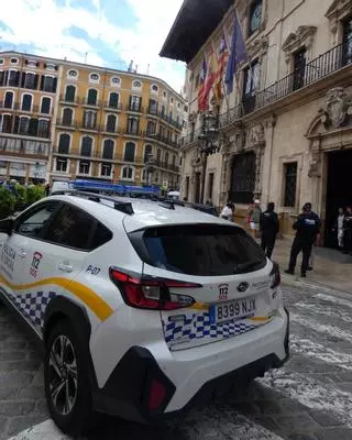 La Policía Local de Palma localiza a una mujer que había perdido una bolsa con 2.800 euros