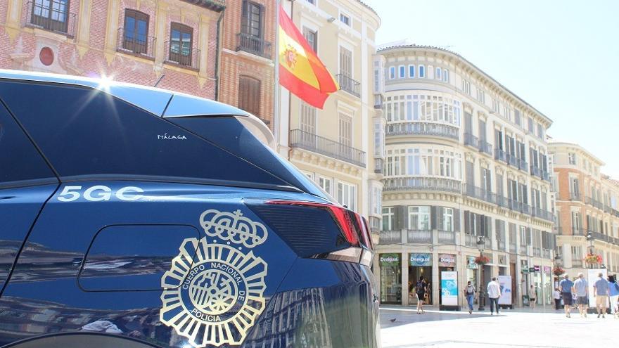 Imagen de archivo de un coche de la Policía Nacional en Málaga