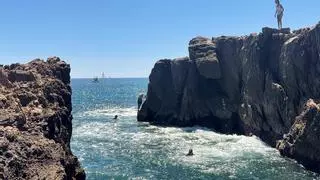 Parece Australia pero está en Alicante: la cala salvaje entre acantilados y con el agua más cristalina que has visto este verano