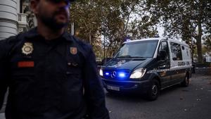 Dos detenidos en Tarragona por mensajes de odio contra la Policia y la Guardia Civil el 1-O.