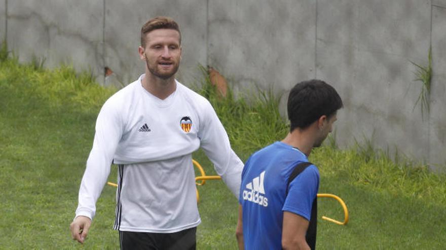 Mustafi entrena en la jaula