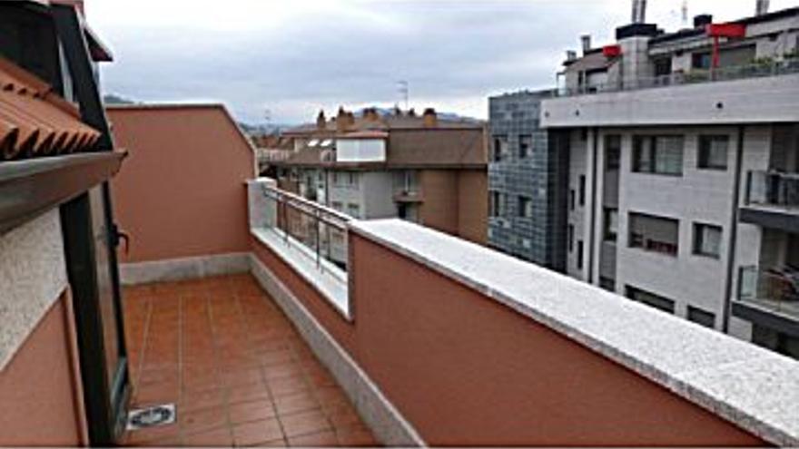 800 € Alquiler de ático en Lavadores (Vigo), 2 habitaciones, 2 baños...