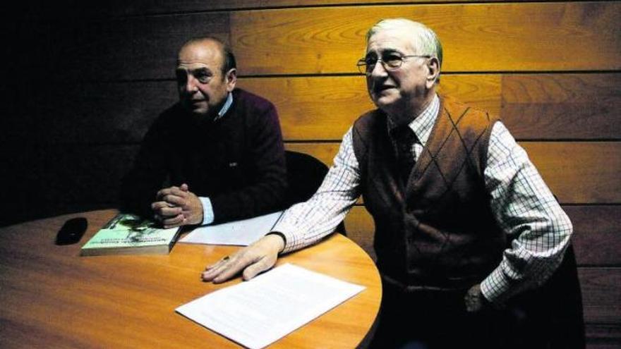 Justo Manso y Carlos Solana, de la Asociación de Antiguos Aprendices de Ensidesa.