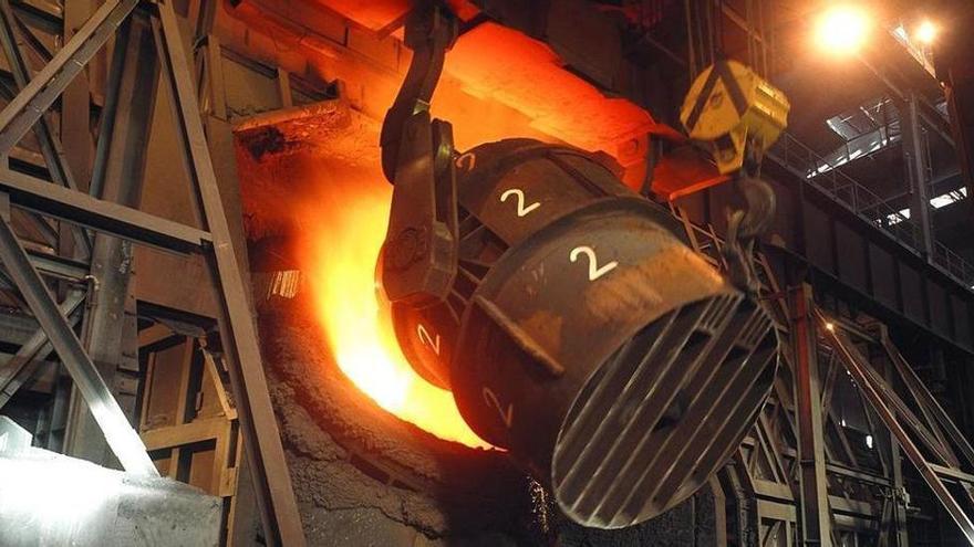 ArcelorMittal mantiene el ERE con ayudas como vía de salida de 440 trabajadores