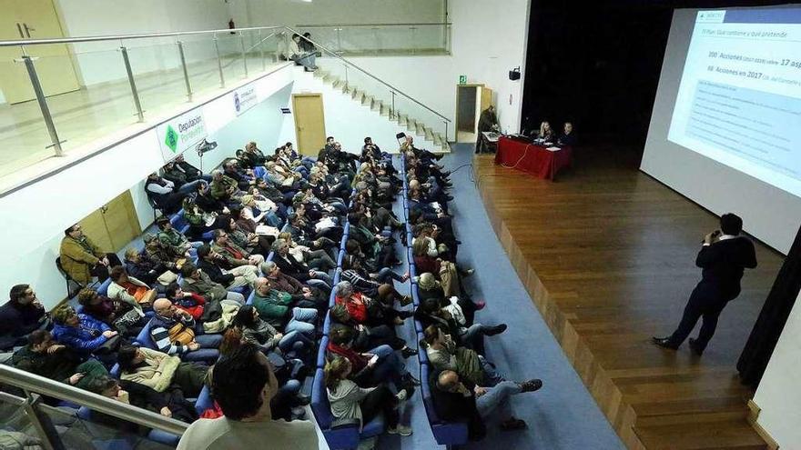 Presentación del Plan de Dinamización Comercial en la sala multiusos del auditorio. // A. Hernández