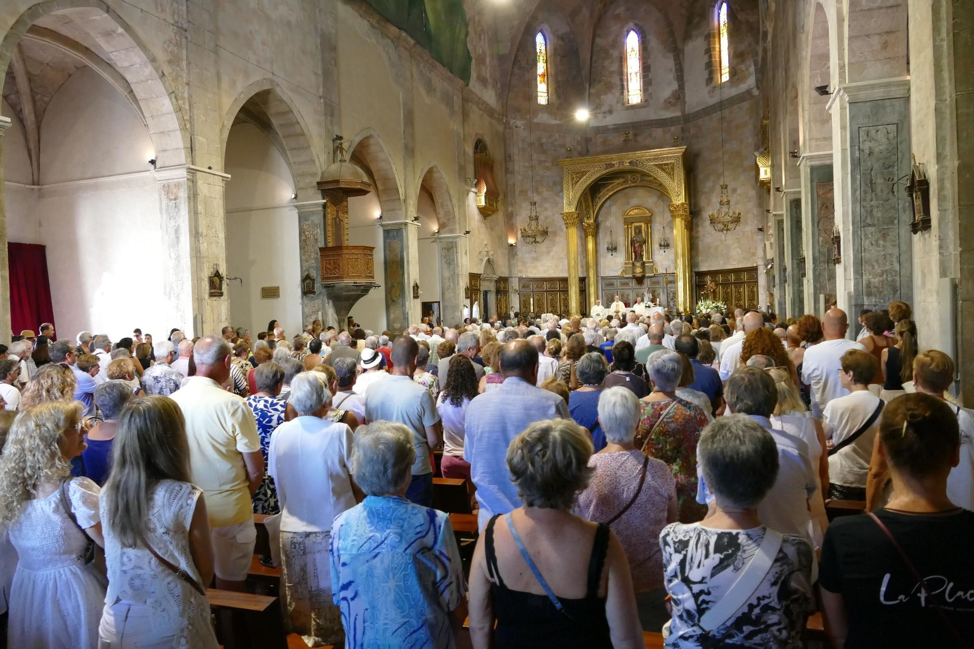 L'Escala commemora la Festa del Carme amb un sentit homenatge a les persones grans i a les seves arrels marineres