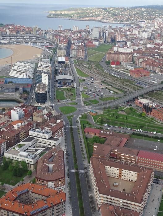 Gijón desde el aire y en cuarentena