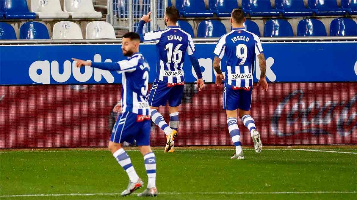 Jugadores del Alavés celebran un gol en Mendizorroza