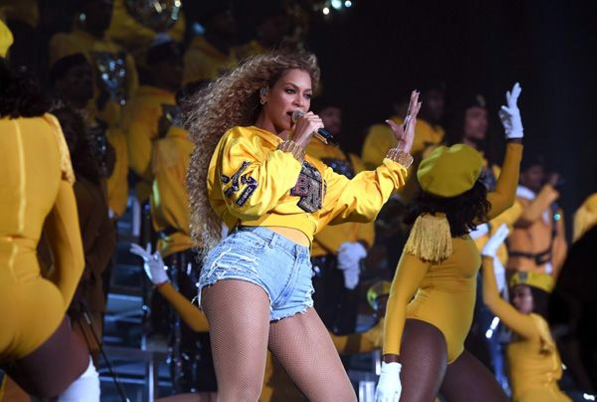 Beyoncé durante su actuación en Coachella