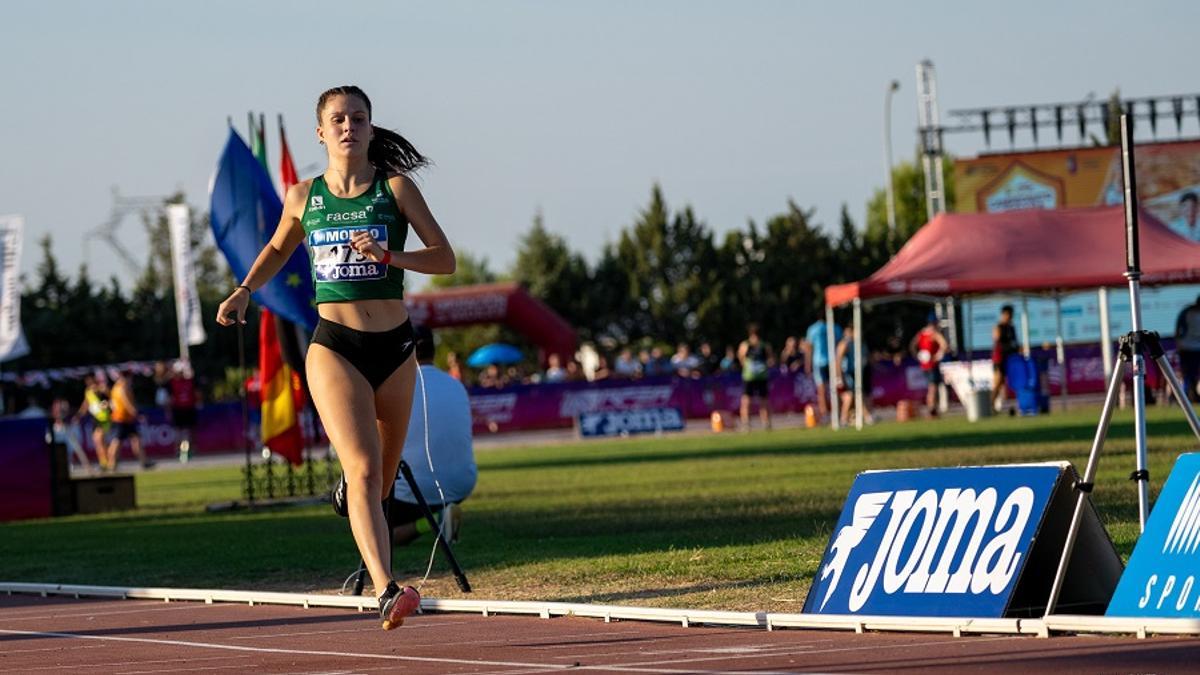 Mara Rolli Grau, en acción, durante una carrera en pista
