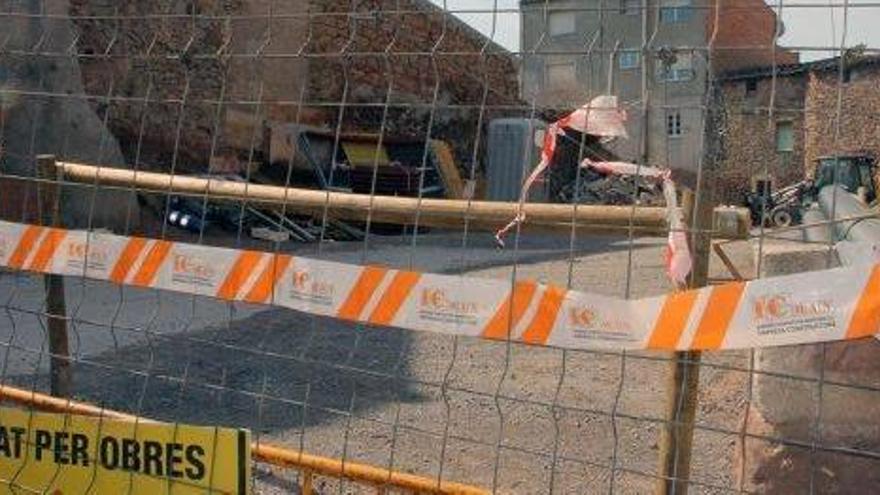 Inici de les obres d&#039;urbanització a la futura plaça de Sant Fruitós