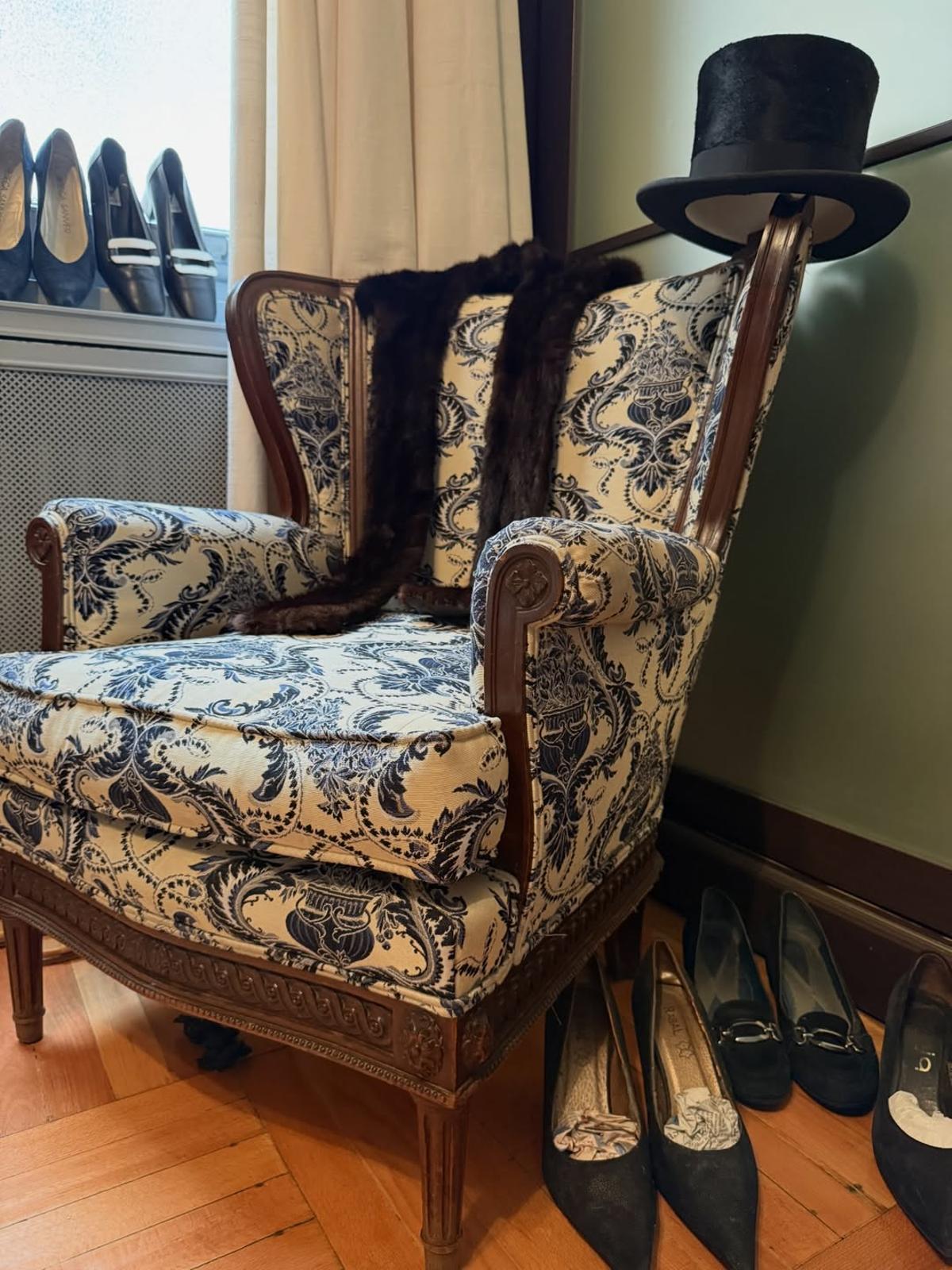 Objetos que estarán en venta en el próximo mercadillo efímero en un piso del barrio del Retiro