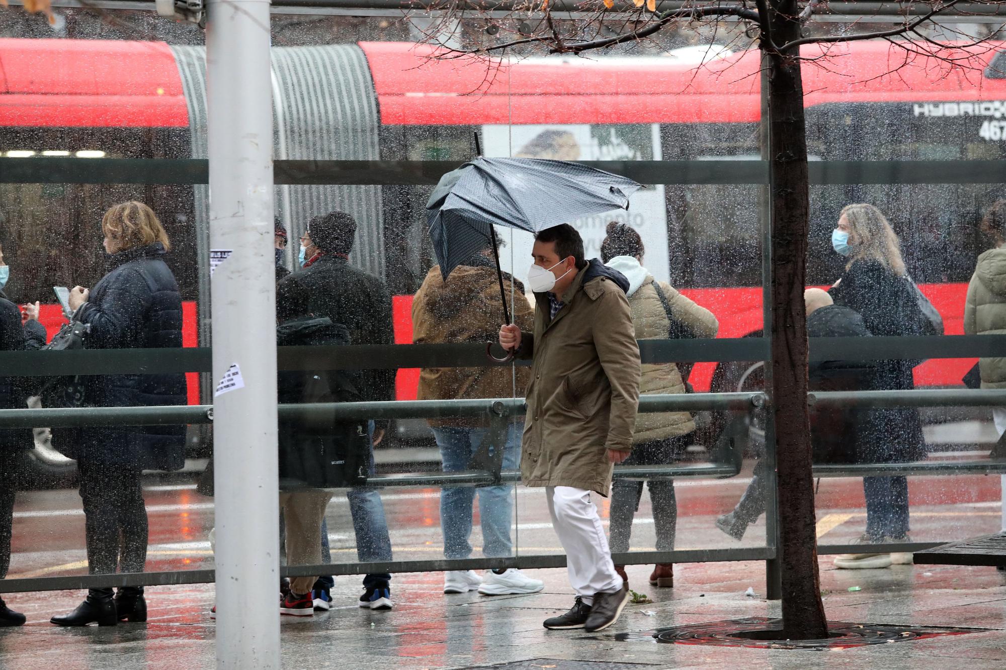 Día de lluvia persistente en Zaragoza