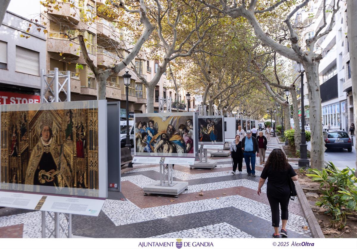 La muestra está ubicada entre el Teatre Serrano y la Casa de la Cultura