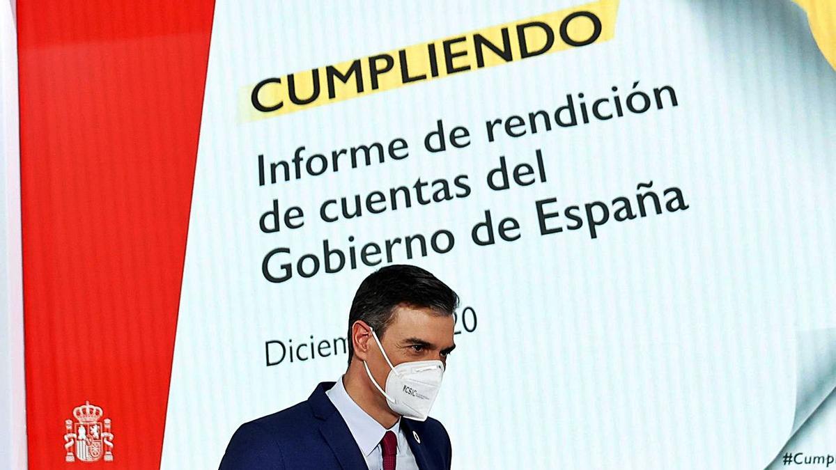 El presidente Pedro Sánchez tras la comparecencia en la que hizo balance del primer año de legislatura.