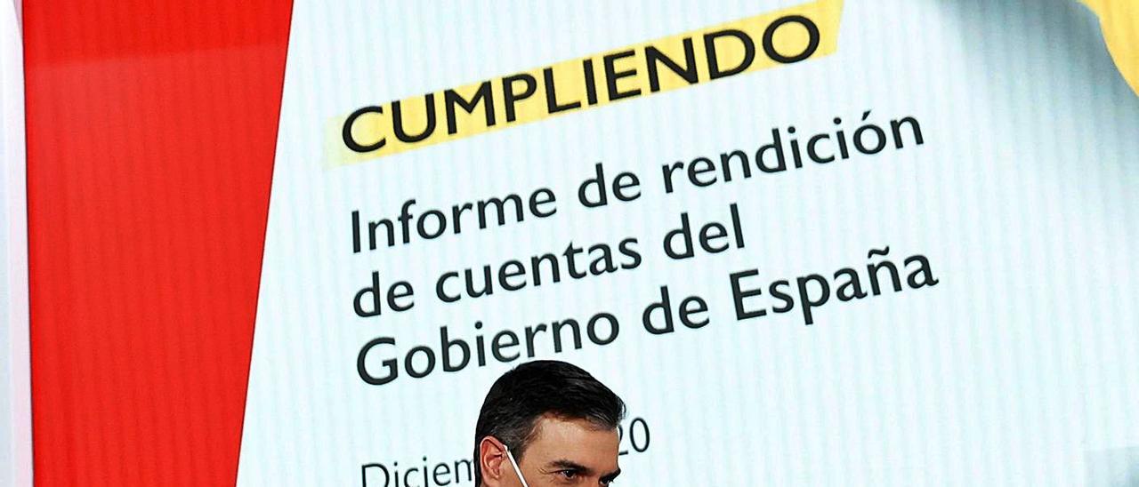 El presidente Pedro Sánchez tras la comparecencia en la que hizo balance del primer año de legislatura.