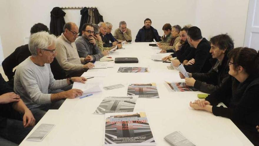 Encuentro de la Comisión de A Maestranza celebrado ayer en el centro cívico de Ciudad Vieja.