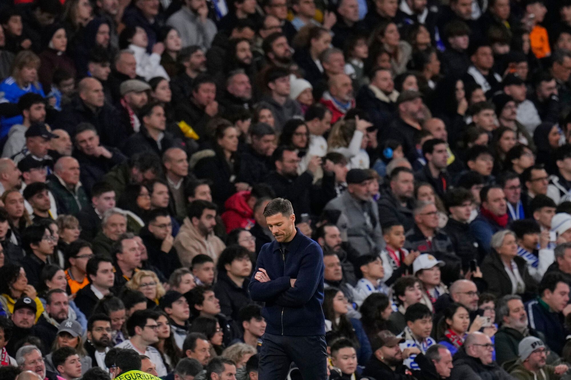 El Bernabéu sostiene a Xabi Alonso y pita a Vinicius en un triunfo con fecha de caducidad