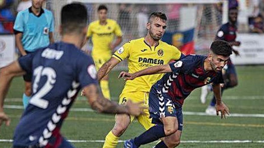 Una acció del Llagostera-Vila-real B de la passada jornada.