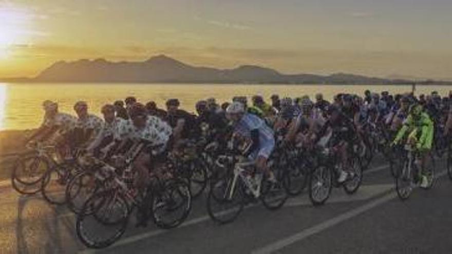 Vor einer ungewissen Zukunft: die Rundfahrt Mallorca 312, hier die Fahrer im vergangenen Jahr bei Port de Pollença.