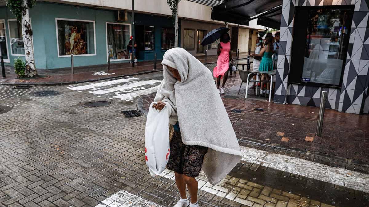 La lluvia torrencial en Formentera provoca más de 15 salidas de los bomberos por inundaciones