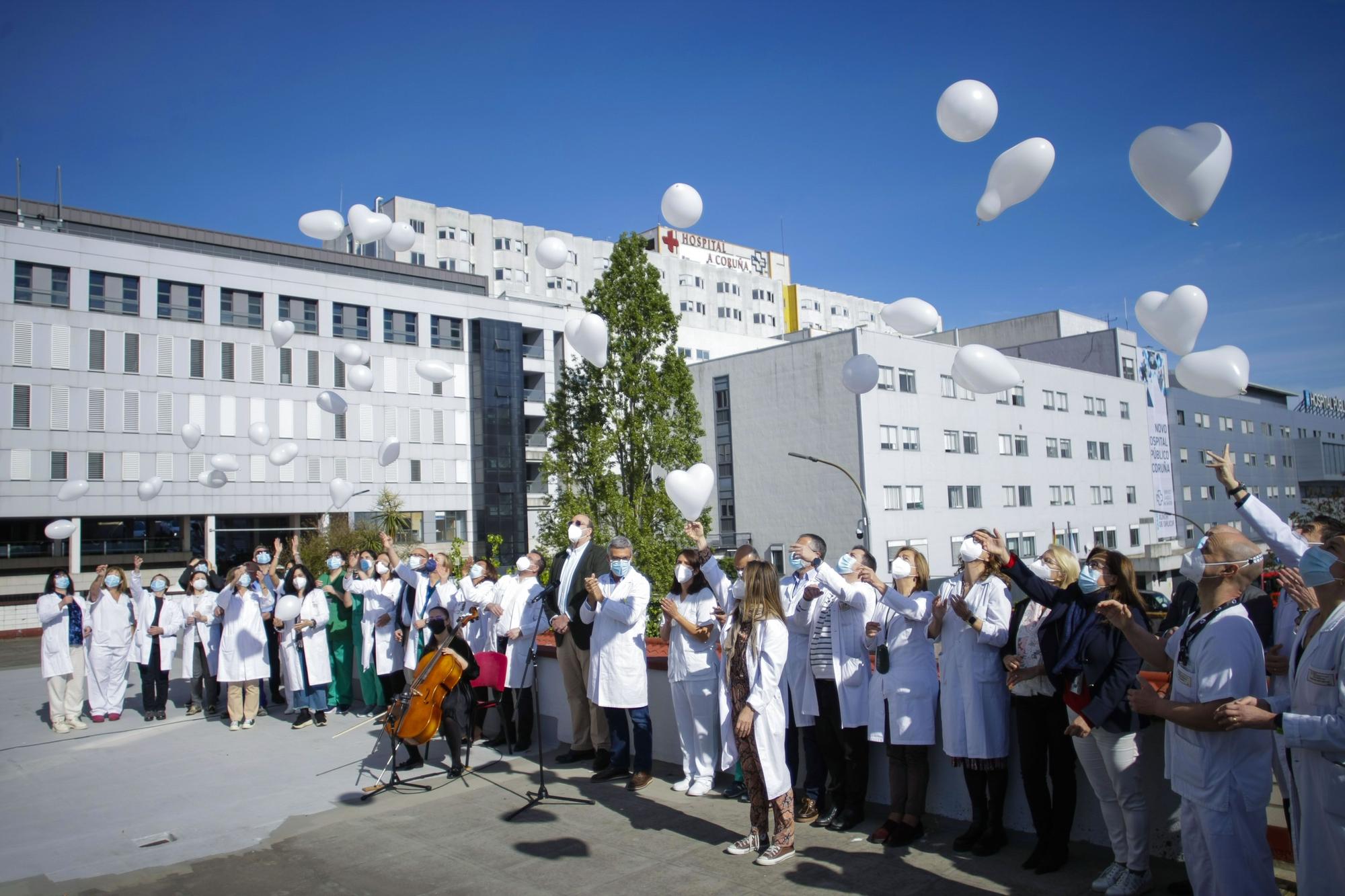 Homenaje de sanitarios a pacientes Covid y a sus familiares