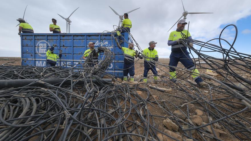El paisaje del sureste de Gran Canaria se libera de 90 hectáreas de invernaderos abandonados