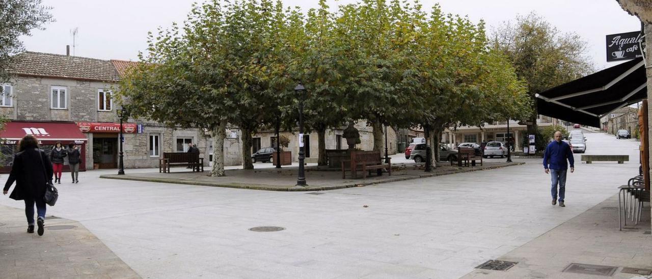 Plaza central de Agolada, en una imagen de archivo.