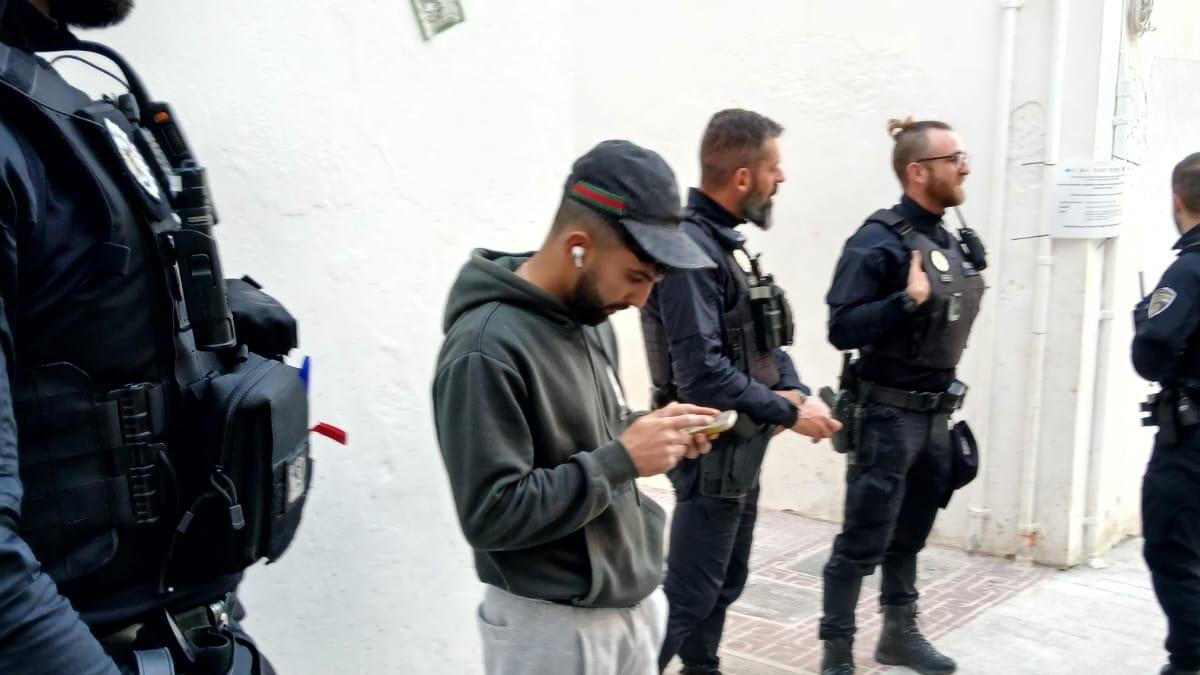Escena de la okupación en Sant Antoni