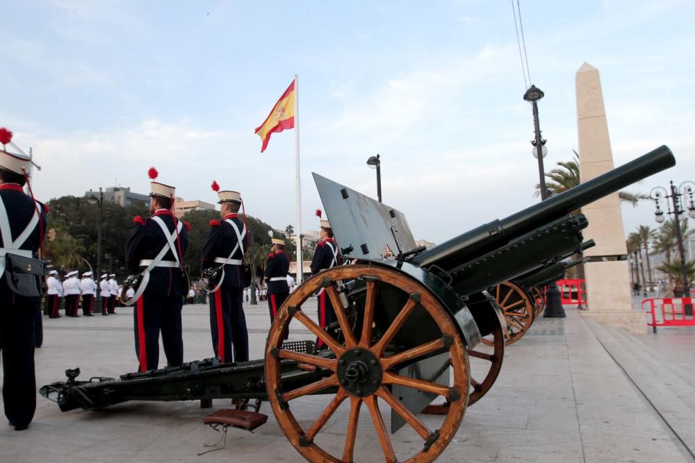 Acto solemne de arriado de bandera por el Día de las Fuerzas Armadas