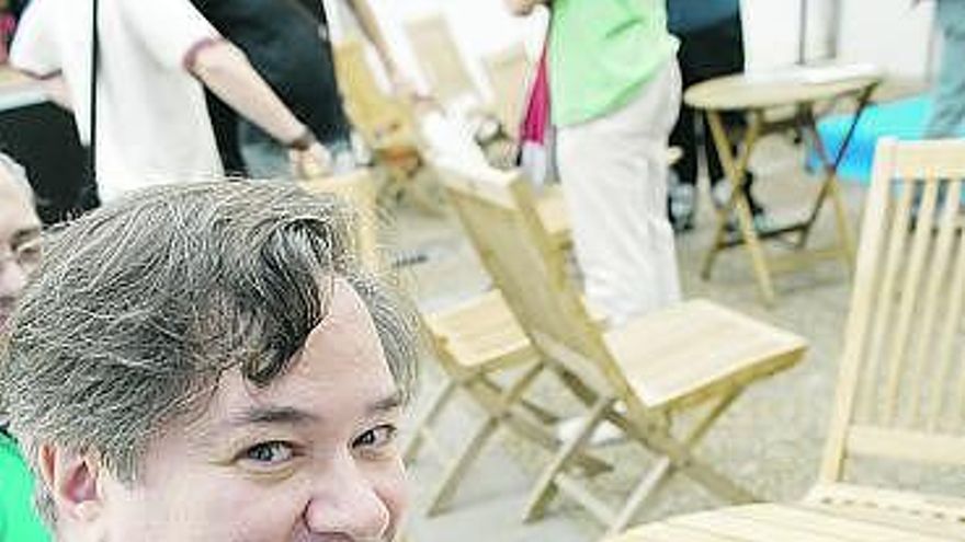 Miguel Ángel Martín, dibujando ayer en la carpa de las Jornadas del Cómic.