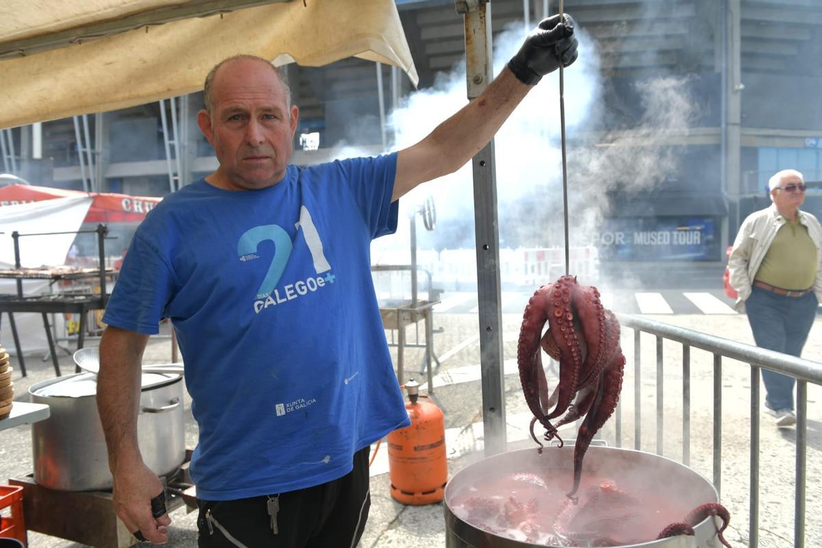 Fiesta del deportivismo por el Día de las Peñas del Dépor en Riazor.
